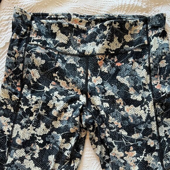 lululemon athletica Pants - Women's Lululemon Black Floral 7/8 Length Leggings Size 10 Used/Great Condition